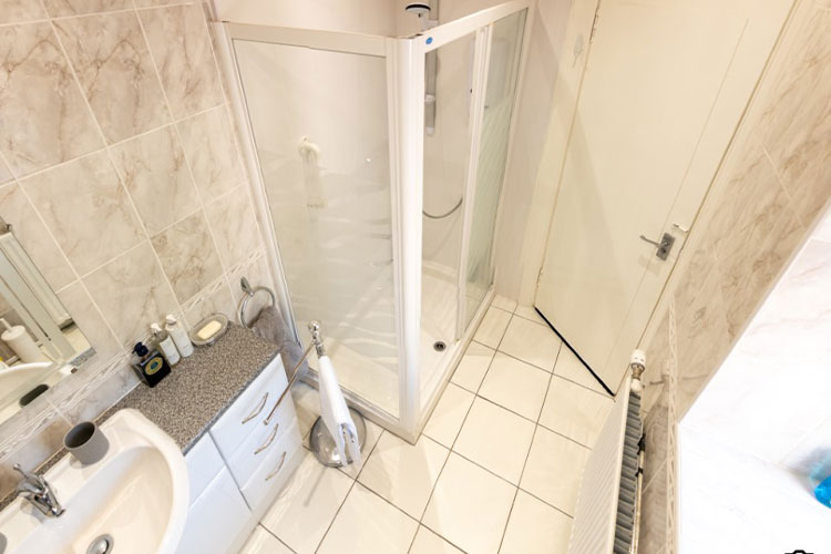 15 Schoolhill road - Bathroom
